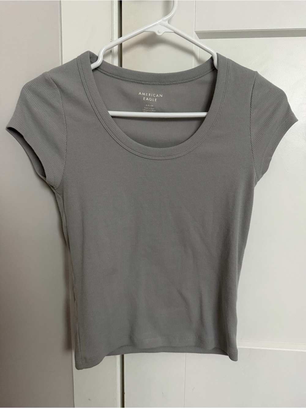 American Eagle Outfitters Gray Ribbed Scoop Neck Short Sleeve Tee